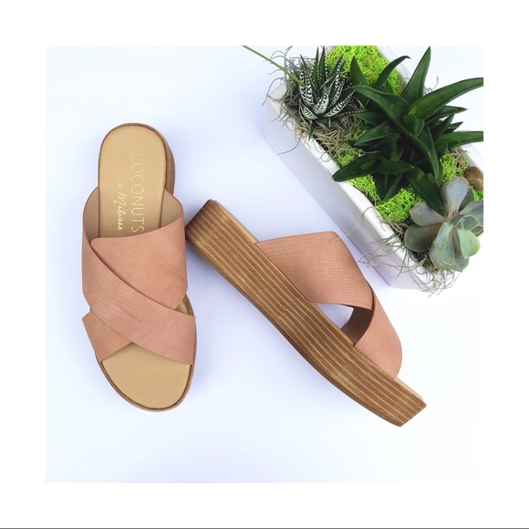 Coconuts by Matisse Shoes - Wedge Sandals Rose Coconuts Matisse  size 8